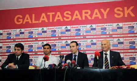 Galatasaray Kulübü, Bursasporlu futbolcu Mustafa Sarp ile resmi sözleşme imzaladı.
