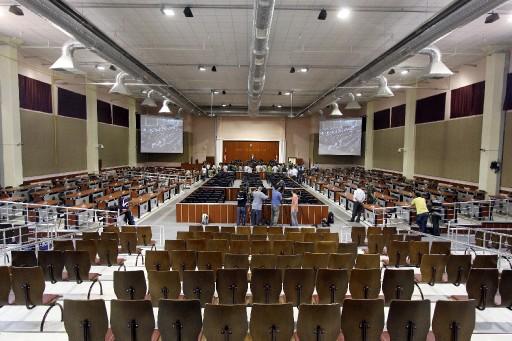 İstanbul Cumhuriyet Başsavcı Vekili Turan Çolakkadı, Silivri Ceza İnfaz Kurumları Yerleşkesinin yanında ''Ergenekon'' davasının görülmesi için inşa edilen duruşma salonunu tanıtttı.