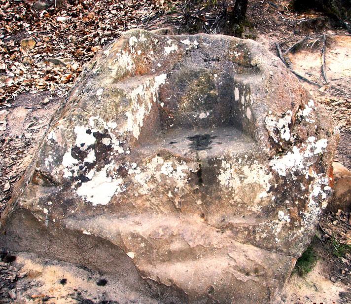 Bir köylünün yıllar önce köyün bu noktasında UFO gördüğünü iddia etmesiyle desteklenen rivayetler küçük köyün turizm gelirini hatırı sayılır miktarda artırmış....