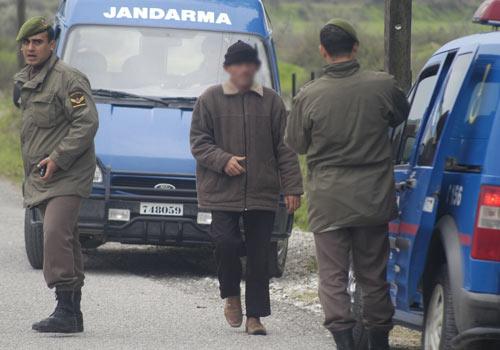 Fethiye'de 2 gün önce ölen bir bebeğin mezarı, doktor raporu ve defin belgesi olmadığı gerekçesiyle açıldı. Evinde elektrik ve su dahi olmayan ailenin 2 buçuk aylık bebeğinin ise açlık ve bakımsızlıktan ölmüş olabileceği iddia edildi.