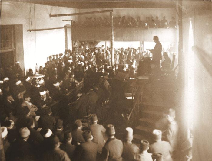 <p>Mustafa Kemal Büyük Millet Meclisi'ne sesleniyor (1 Mart 1921)
<p> Milli Mücadele ve liderine karşı Anadolu köylülerinin tavrı görülüyor.
