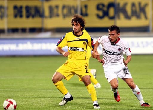 TBMM 90. Yıl Kupası'nın ikinci karşılaşmasında Gençlerbirliği, Ankaragücü'nü 1-0 yenerek finalde Ankaraspor'un rakibi oldu.