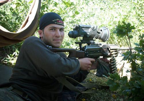 Bingöl'ün Genç ilçesine bağlı Güzeldere köyü kırsalında PKK'lı teröristle çıkan çatışmada şehit düşen Komando Er Muhammet Aygör'ün Konya'daki baba evine ateş düştü