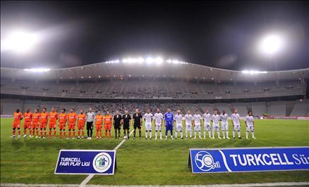 2009-2010 Sezonu perdesini açtı. Şampiyon Beşiktaş, açılış maçında İstanbul Belediyespor'la öne geçtiği maçta 1-1 berabere kaldı...