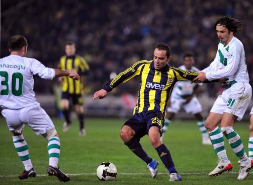 Süper Lig'de 24. haftanın açılış maçında Kocaelispor ile 1-1 berabere kalan Fenerbahçe, maç fazlasıyla liderliğe yükselme şansını kullanamadı.