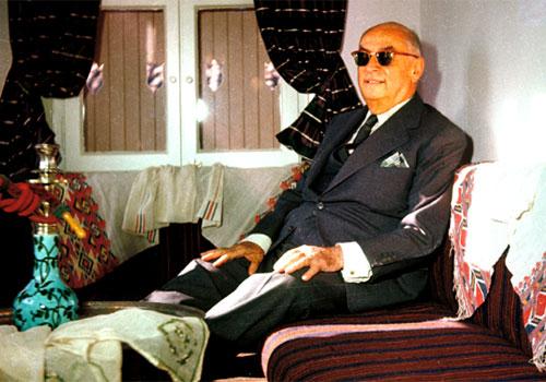 Celal Bayar, Umurbey'de doğduğu evi restorasyonundan sonra ilk kez ziyaret ediyor.