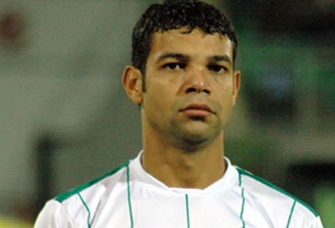 Süper Lig tarihinde en uzun süre forma giyen yabancılarından biri olan El Saka, Denizlispor, Konyaspor ve son olarak da Gençlerbirliği'nin ardından artık Eskişehirsporlu...
