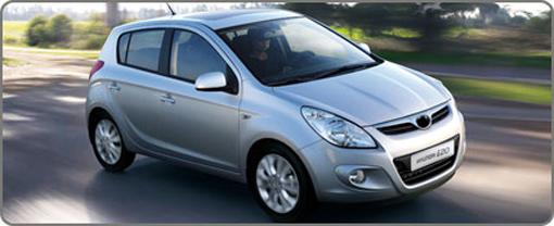 GEÇEN ay motor hacmi 1600 ccnin üzerindeki otomobillerde gerçekleşen ÖTV artışının şokunu atlatan otomotiv piyasası kampanyalarına devam ediyor. Son haftalardaki kur artışı nedeniyle otomobillerin anahtar teslim fiyatlarında artışa giden sektörde yeni fiyatlar üzerinden indirim kampanyaları düzenleniyor.