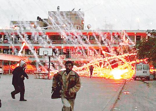 İsrail ordusunun içeride kimlerin olduğunu bilmesine rağmen tank ateşine tuttuğu BM Filistinli Mültecilere Yardım Kurumu'na (UNRWA) ait okulun görüntüleri ilk kez yayınlandı.
