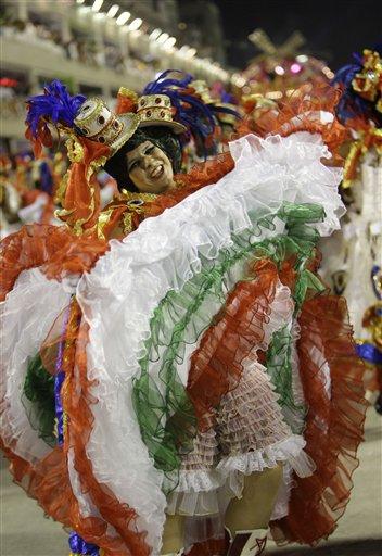 Karnavallar ülkesi Brezilya'nın en meşhur ve dünya çapında ünlü karnavalı Rio'da birbirinden renkli görüntüler ve büyük coşku yaşanıyor.