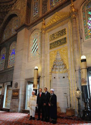 ABD Başkanı Barack Obama, Başbakan Recep Tayyip Erdoğan ile birlikte Ayasofya Müzesi'ni ve Sultan Ahmet Camii'ni gezdi.