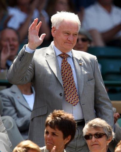İngiltere Milli Takımı'nın eski futbolcusu ve teknik direktör Sir Bobby Robson'un 76 yaşında İngiltere'nin County Durham kentindeki evinde kansere yenik düştüğü bildirildi.