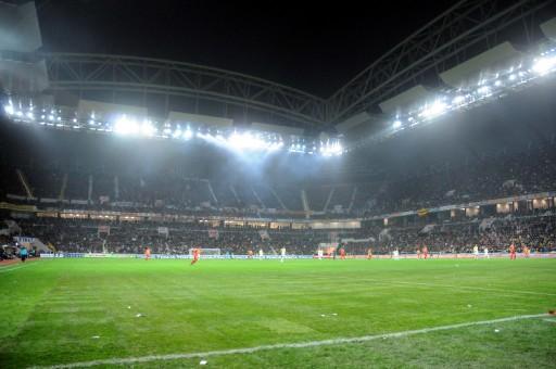 Kadir Has'ta oynanan ilk maçta F.Bahçe 10 kişi tamamladığı maçta Kayseri'yi mağlup ederek zirve ile puan farkını 3'e indirdi.
