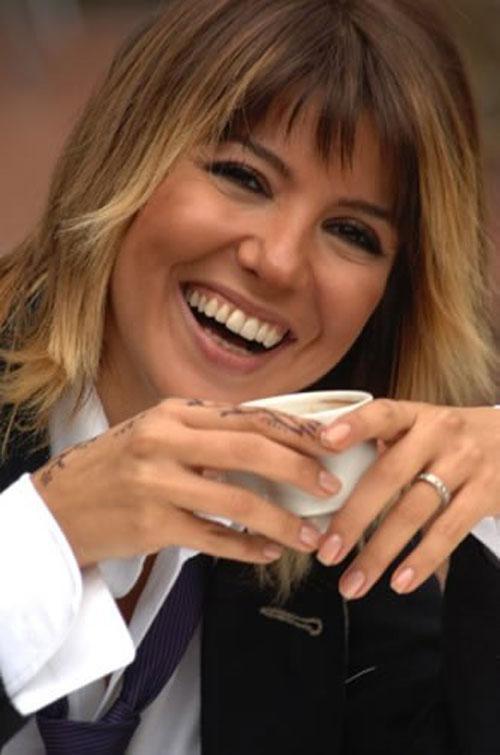 İki kere göğüslerinden operasyon geçiren Gülben Ergen estetiğe pek sıcak bakmıyor.
