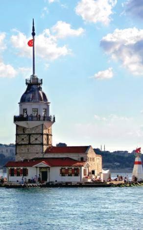 <b>KIZ KULESİ</b>
Efsaneye göre kral kızını ölümden korumak için yaptırmış Boğazın ortasına bu kuleyi. Ama yine de kurtaramamış onu ölümden. Efsanesi dilden dile bugüne gelen Kız Kulesi, 2 bin 500 yıldır pek çok aşka ve hikayeye tanıklık etti. Salacakta oturup kuleye karşı pek çok öykü, şiir yazıldı. Şehrin simgelerinden olan kule 2000 yılından beridir de konuklarını kabul ediyor. Restoran ve kafe olarak İstanbulluları ağırlıyor.