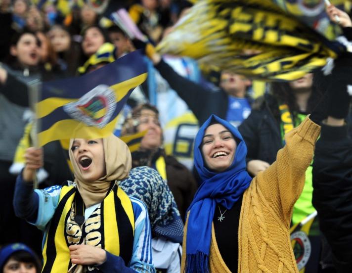 Spor Toto Süper Lig'de Fenerbahçe ile Sivasspor arasında Fenerbahçe Şükrü Saracoğlu Stadı'nda yapılan maçı, sarı-lacivertli ekibin cezası nedeniyle sadece kadınlar ve 12 yaş altı çocuklar izledi.