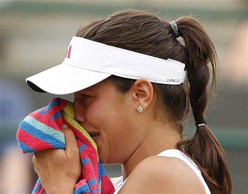Wimbledon'da 4. turda Venus Williams ile karşılaşan Sırp raket, ikinci sette sakatlanınca mücadeleyi gözyaşları içinde terk etti