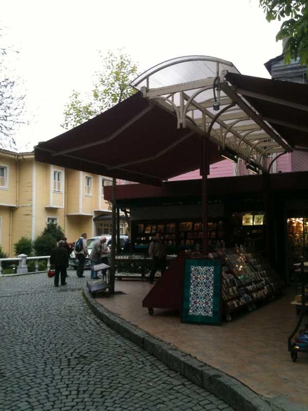 Taner Alakuº Atölyesindeki sanat eserlerinden örnekler