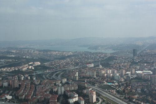 İstanbul'da hava kapalı ama sis görüntü almamamıza müsaade ediyor...