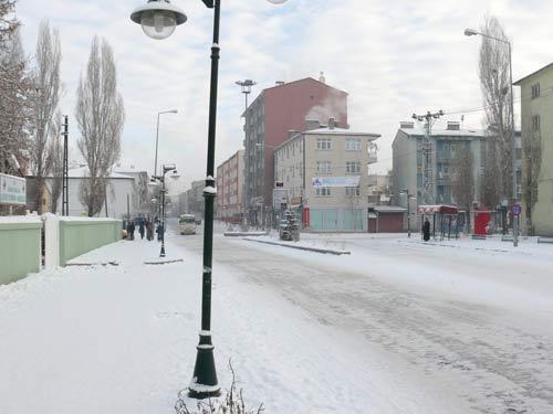 Romanlara, şiirlere, filmlere konu alan ve Orhan Pamuk ile Nobel'le taçlanan Kars'ın meşhur kar manzalarından bir demet. Fotoğraflar: Bünyamin Yılmaz - Yaşar İliksiz