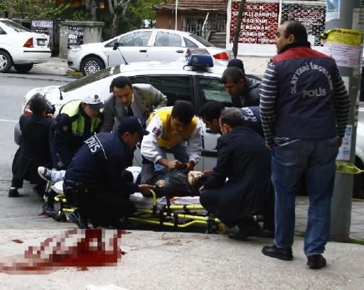 İstanbul'da saatler süren çatışma sırasında siviller de vuruldu. İşte terörün sivil kanı döktüğü anlardan alınan kareler: