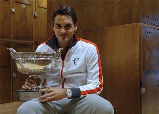 Roland Garros'u hiç kazanamamış 13 Grand Slam şampiyonu Roger Federer, hayatının en büyük hayalini gerçekleştirip daha önce 3 kez finalde Nadal'a yenildiği Fransa Açık'ta şampiyon oldu...