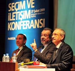 Bahçeşehir Üniversitesi'nde bir panele katılan CHP'nin İstanbul adayı Kemal Kılıçdaroğlu'na soru soran Vakit Muhabiri yaka paça dışarı çıkartıldı...