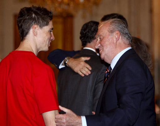 Euro 2008i müzesine götürdükten sonra Fransanın ardından iki büyük kupayı da üst üste kazanan ilk ülke olma unvanını eline geçiren Boğalar, önce Kral Juan Carlos, sonra da Başbakan Jose Luis Rodriguez Zapatero tarafından kabul edildi.