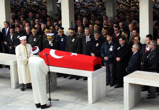 Ağrı'da çıkan çatışmada şehit olan Jandarma Binbaşı Süleyman Can, son yolculuğuna uğurlandı