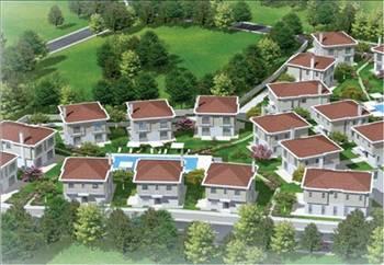 ALSERA KONAKLARI
Alaybey İnşaatın İstanbul Tuzlada inşa ettiği Alsera Konakları 22 villadan oluşuyor. 300 metrekarelik 4+2 villalar 570 bin, 425 metrekarelik 5+2 villalarsa 825 bin dolardan başlıyor. 8 bin metrekaresi yeşil alan olarak ayrılan projede, iki yüzme havuzu, yürüyüş alanları, parklar ve oyun alanları bulunuyor.
Web: www.alserakonaklari.com