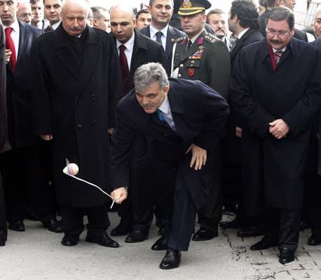 Cumhurbaşkanı Abdullah Gül topaç oynadı