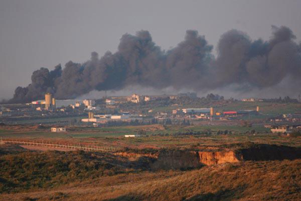 Gazzeye şimdi de karadan saldırı başlatan İsrail'in attığı bombalar şüphe uyandırdı. İsrail misket bombası mı kullanıyor?
