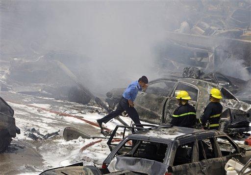 Irak'ın başkenti Bağdat'ın merkezine bomba ve havan topuyla yapılan saldırılarda son açıklanan rakamlara göre en az 100 kişi öldü, 310 kişi ise yaralandı.