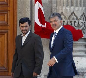 TÜRKİYE İLE İLİŞKİLERİ İYİ TUTMAYA ÇABALADI

Mahmud Ahmedinejad, cumhurbaşkanı seçildiği 3 Ağustos 2005  yılından 14 Ağustos 2008 tarihine kadar Türkiye'ye resmi veya gayriresmi herhangi bir ziyarette bulunmadı.