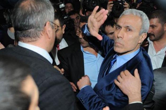 <p><br><strong>-MEHMET ALİ AĞCA-<p><br></strong>-

Gazeteci Abdi İpekçi'nin katili olan ve 1981 yılında Papa İkinci Jean Paul'e suikast girişiminde bulunan Mehmet Ali Ağca, İtalya'daki duruşmalara cam kafes içinde çıkarıldı. Ağca, 13 Haziran 2000'de Türkiye'ye iade edildi. Abdi İpekçi suikastından Türkiye'de gıyabında yargılanan ve ölüm cezasına çarptırılan Ağca'nın cezası 1991 yılında yürürlüğe giren İnfaz Yasası gereği 10 yıl hapse çevrildi. Ağca 18 Ocak 2010 yılında cezasını tamamlayarak hapisten çıktı.