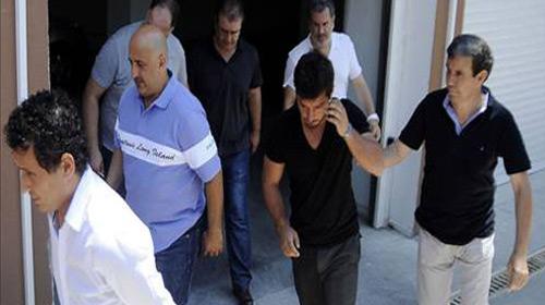 İLHAN YÜKSEL EKŞİOĞLU 135 YIL

Nitelikli dolandırıcılık yapmak, şike, teşvik ve örgüt üyesi olmak

Fenerbahçe Yönetim Kurulu Üyesi İlhan Yüksel Ekşioğlunun Aziz Yıldırım liderliğindeki suç örgütüne üye olmak, nitelikli dolandırıcılık, şike yapmak ve teşvik primi vermek suçlarından 50 yıldan 135 yıla kadar hapisle cezalandırılması isteniyor, şu maçlardan suçlanıyor:

1- 21 Şubat 2011 günü oynanan Manisaspor-Trabzonspor maçında teşvik primi verilmesi.

2- 26 Şubat 2011 günü oynanan Fenerbahçe-Kasımpaşa maçında şike yapılması.

3- 6 Mart 2011 günü oynanan Bursaspor-İBB spor maçında teşvik primi verilmesi.

4- 7 Mart 2011 günü oynanan Gençlerbirliği-Fenerbahçe maçında şike yapılması.

5- 20 Mart 2011 günü oynanan Gençlerbirliği-Trabzonspor maçında teşvik primi verilmesi.

6- 9 Nisan 2011 günü oynanan Eskişehirspor-Fenerbahçe maçında şike yapılması.

7- 17 Nisan 2011 günü oynanan Trabzonspor-Bursaspor maçında teşvik primi verilmesi.

8- 22 Nisan 2011 günü oynanan Eskişehirspor-Trabzonspor maçında teşvik primi verilmesi.

9- 1 Mayıs 2011 günü oynanan İBB Spor-Fenerbahçe maçında şike yapılması.

10- 15 Mayıs 2011 günü oynanan Fenerbahçe-Ankaragücü maçında şike yapılması.

11- 15 Mayıs 2011 günü oynanan Trabzonspor-İBB Spor maçında teşvik primi verilmesi.

12- 22 Mayıs 2011 günü oynanan Sivasspor-Fenerbahçe maçında şike yapılması.