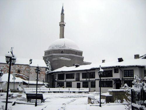 Baharın müjdecisi olarak bilinen Nevruz, Kosova'da karla karşılandı. Son on yılın en soğuk günlerini yaşayan Kosova kış mevsimini karlarla geçirdi.