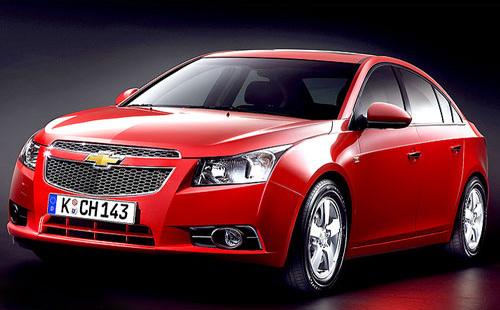 <p><strong><span style="color: #0000ff;">CHEVROLET</span></strong></p>
<p>DÜNYANIN en büyük otomobil markalarından Chevrolet 100'üncü yılını müşterileri ile kutlamak üzere çok özel kaçırılmayacak değişik fırsatlar sunuyor. Mayıs ayında Chevrolet almak isteyen müşterilere piyasadaki en cazip ödeme seçeneklerinin sunulduğu program çerçevesinde "100 TL'den başlayan aylık taksitler", "Aracın toplam tutarının yüzde 100’üne kredi imkanı" , "Şimdi al 100 gün sonra öde avantajı" gibi fırsatlar yer alıyor. Modellerin aylık taksitleri ise; Spark modeli için 100 TL, Cruze modeli için 300 TL, Epica modeli için 500 TL ve Captiva modeli için 800 TL’dir. Yine 100. Yıl şerefine Mayıs ayında C Sedan Segmentinin başarılı modellerinden Chevrolet Cruze alacak müşterilere 2 bin 200 TL değerindeki "100'üncü Yıl Plus Paketi" hediye edilecek.</p>