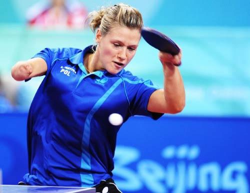 POLONYALI TENISCI NATALIA PARTYKA, PARALIMPIK OLIMPIYATLAR BAYANLAR BIREYSEL MASA TENISI YARI FINAL KARSILASMASINDA, CEK CUMHURIYETLI RAKIBI MICHALA LA BOURDONNAYE ILE ILE MUCADELE ETTI. MACI 3-0 KAZANAN PARTYKA, FINALE YUKSELDI.