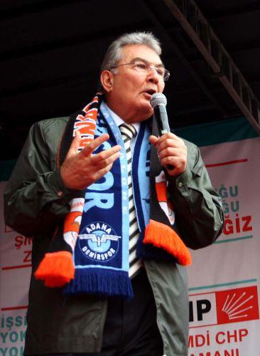 CHP Genel Başkanı Deniz Baykal, partisince Adana Uğur Mumcu Alanı'nda düzenlenecek açık hava toplantısında halka hitap etti.