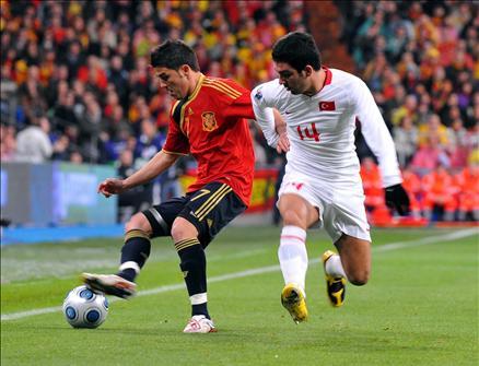 A Milli Takım, 2010 Dünya Kupası Avrupa Elemeleri 5. Grup'taki 5. maçında İspanya ile karşılaştı. Maçın ikinci yarısında gelen tek gol skoru da belirledi.