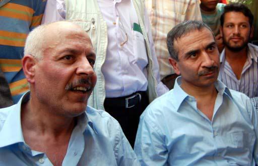 Cumhurbaşkanı Gül ve Suriye Devlet Başkanı Esad'ın görüşmesinin ardından serbest bırakılan 4 Türk, Hatay'ın Reyhanlı ilçesindeki Cilvegözü Gümrük Kapısı'ndan Türkiye'ye giriş yaptı.
