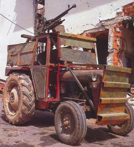 Disiplin merkezi olan ordularda meydana gelen komik olaylar abjektiflere takılınca zihinlerin esas duruşu da bozuldu.