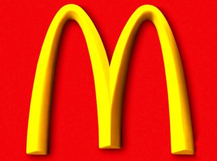 <p><span style="color: #000000;"><strong><span style="color: #0000ff;">6. McDonald’s:</span></strong> </span>İlk 10 marka içindeki tek gıda-restoran markası McDonald’s geçtiğimiz yıl olduğu gibi bu yıl da dünyanın en değerli 6. markası seçildi. McDonald’s’ın marka değeri yüzde 6 artışla 35,5 milyar dolar olarak açıklandı.</p>