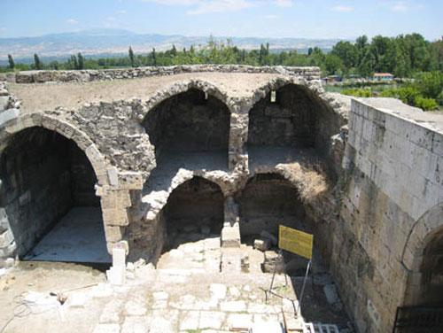 Akhisar Kervansarayı