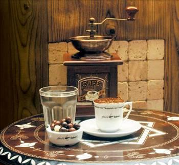 GÖNÜL KAHVESİ
200 Türk kahvecisi aranıyor

İzmir merkezli Gönül Kahvesi, kahve ve çay evi konseptinde faaliyet gösteriyor. Gönül Kahvesinde Türk kahvesi ve diğer kahve çeşitlerinin yanı sıra pasta ve tatlılar bulunuyor. Halen 23 şubesi bulunan şirket, franchising sistemiyle şube sayısını 200e çıkarmayı hedefliyor.
Telefon: 0232 702 82 97
Web: www.gonulkahvesi.com