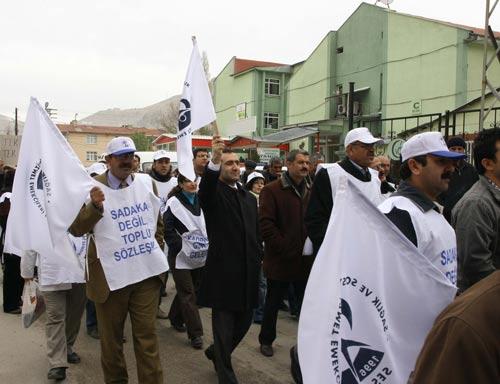 Van'da sağlık çalışanları iş bırakma eylemine fazla ilgi göstermedi.