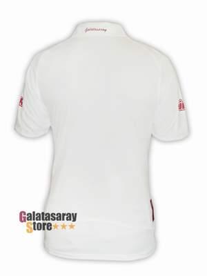 Galatasaray'ın yeni sezonda giyeceği formalarönceki gün Topkapı Sarayı'nda yapılan baloda tanıtıldı. En çok ilgiyi de ilk kez giyilecek olan turuncu formaya oldu.