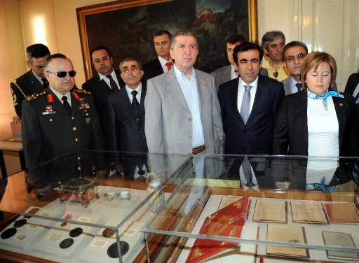 ustafa Kemal Atatürk'ün 90 yıl önce 16 Mayıs 1919'da Şişli'deki Atatürk Müzesi olan evinden yola çıkışı canlandırıldı.