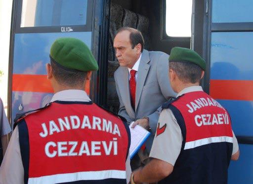 Edirne Belediye Başkanı Hamdi Sedefçi'nin de bulunduğu 8'i tutuklu 23 kişinin yargılanmasına başlandı.